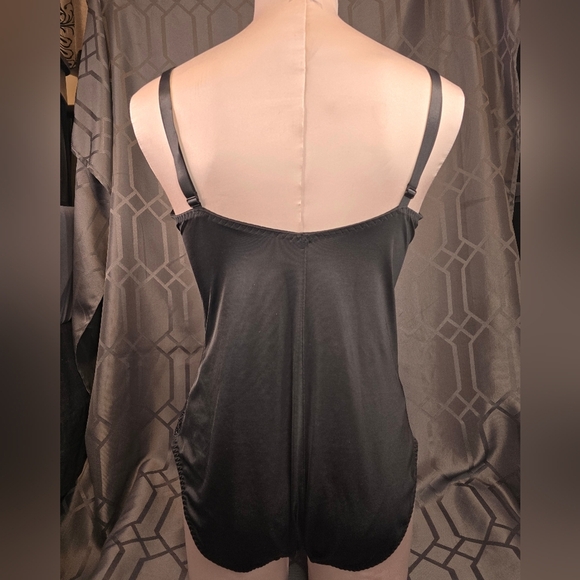 Shapewear bodysuit - Picture 2 of 3